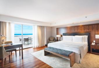 Windsor Marapendi Hotel has rooms with a private hot tub