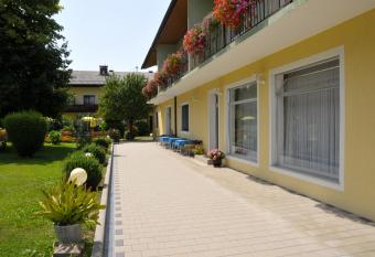 Pension Miklautz has Balcony rooms