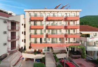 Apartments Ivona has Balcony rooms