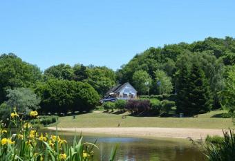 L Aquarelle - Camping allows 18 year olds to book a room
