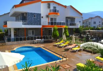 Rose Garden Boutique Hotel allows 18 year olds to book a room