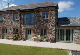The Barn At Collacott has Balcony rooms