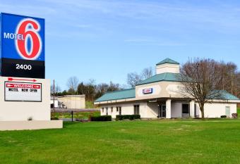 Motel 6 Pulaski Tn has Smoking rooms