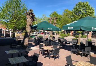 Hotel Onder De Linden allows 18 year olds to book a room