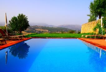 Villa Casa Alta allows 18 year olds to book a room