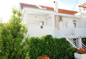 Apartments Juraj allows 18 year olds to book a room