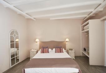 Cas E Charming House allows 18 year olds to book a room