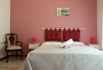 Casa Chiarenza has Balcony rooms