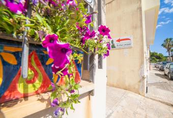 B&B A Due Passi allows 18 year olds to book a room