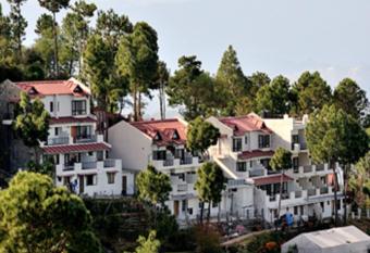 Woodsvilla Resort has Balcony rooms