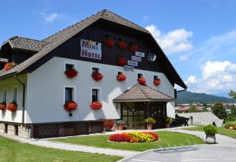 Mini Hotel has Balcony rooms