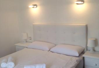 Home D or allows 18 year olds to book a room