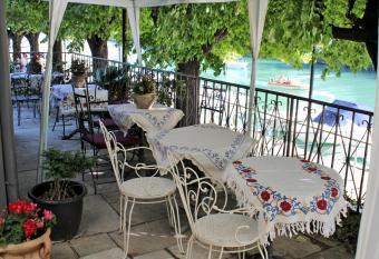 Villa Fiorita has Balcony rooms