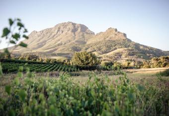 Le Pommier Country Lodge has Balcony rooms