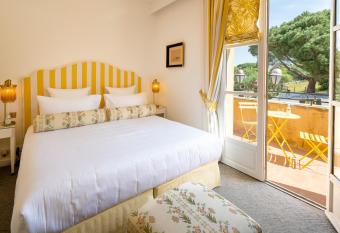 H  tel Le Y allows 18 year olds to book a room