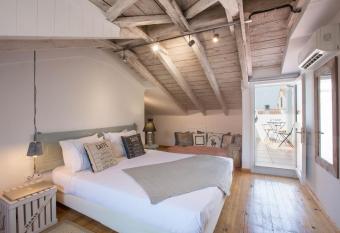 Amymone and Adiandi allows 18 year olds to book a room