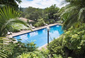 Gosford Inn Motel allows 18 year olds to book a room