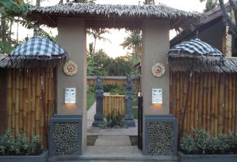 Komang Homestay has Balcony rooms