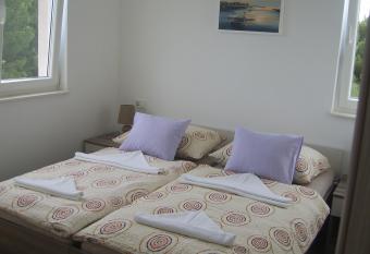 Apartments Villa Erik has Smoking/Balcony rooms