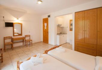 LAURA Skiathos has Balcony rooms