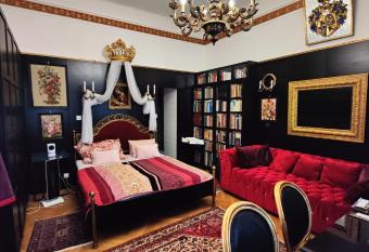 Luxury near Castle has Balcony rooms