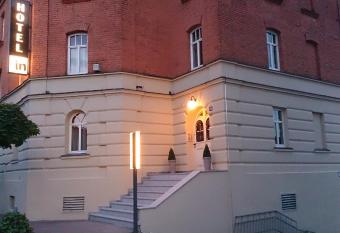 Hotel in allows 18 year olds to book a room