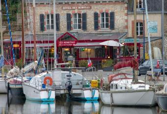 Hotel de charme Les Mimosas has Balcony rooms