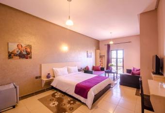 H  tel Inou has Balcony rooms