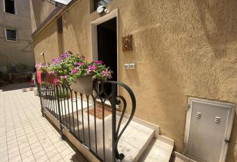 Casa Riri allows 18 year olds to book a room