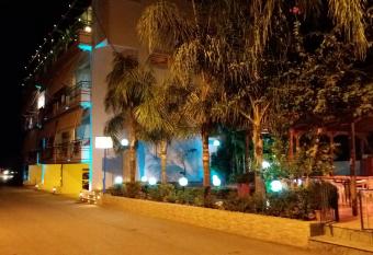 La Fontaine Apartments has Balcony rooms