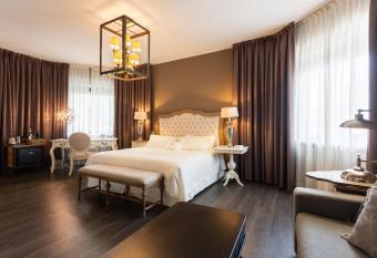 Like Home Boutique Hotel has Balcony rooms