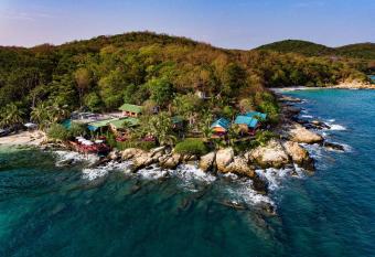 Tongta Phaview Resort has Balcony rooms