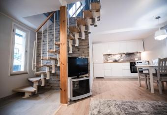 Cabin Guesthouse has Balcony rooms