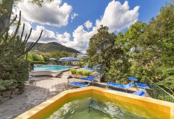 Hotel Vittoria allows 18 year olds to book a room