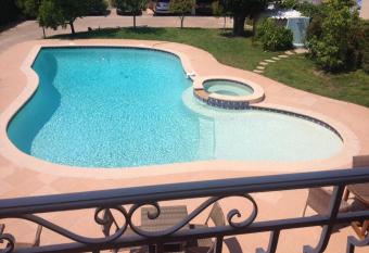 Villa Cezanne has Balcony rooms