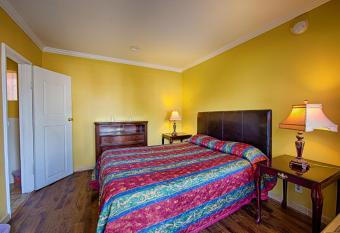 Central Inn Motel allows 18 year olds to book a room