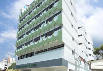 Hotel Regal Malaysia allows 18 year olds to book a room