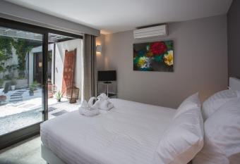 Be Loft B&B Pool & Spa allows 18 year olds to book a room