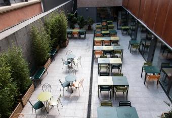 Alberg Pere Tarr  s allows 18 year olds to book a room