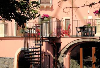 The Mayor s has Balcony rooms