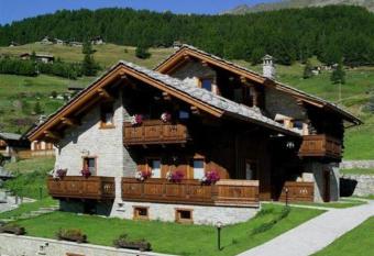 Residence Lo Peyo has Balcony rooms