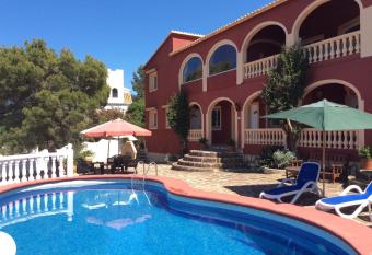 PinkFlamingo has Balcony rooms