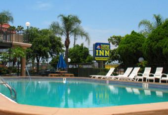 Tarpon Shores Inn has Balcony rooms