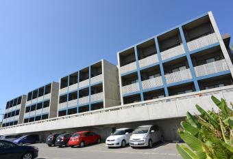 E-horizon Resort Condominium Sesoko allows 18 year olds to book a room