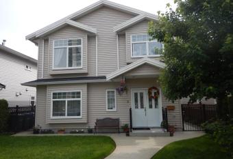 Clean Quiet Comfortable suite; Coquitlam Center allows 18 year olds to book a room