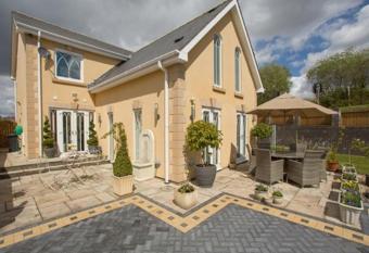 Queen Bee & B allows 18 year olds to book a room