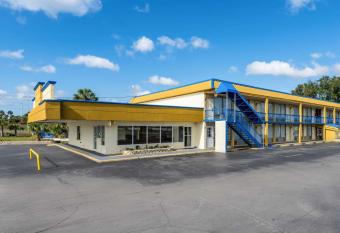 Rodeway Inn has Smoking rooms