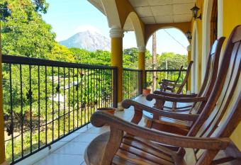 Hostal Casa Moreno has Balcony rooms