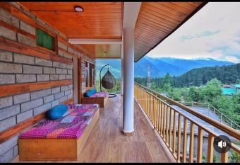 Bhoomi Home Stay & Hostel Manali has Balcony rooms