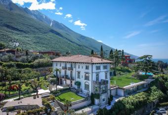 Bellevue San Lorenzo (Adults Only) allows 18 year olds to book a room